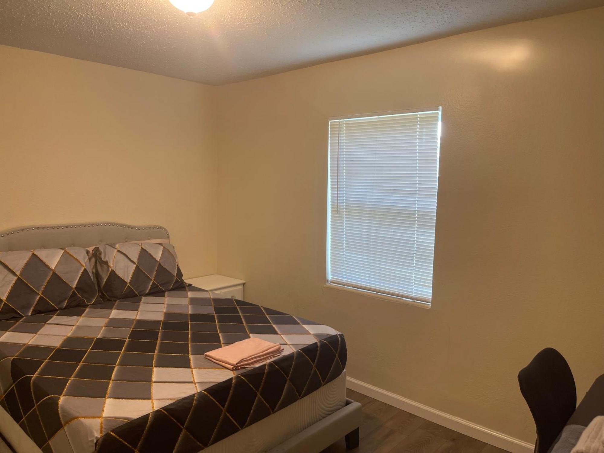 Private Queen Bedroom C Shared Common Spaces Fort Pierce Ngoại thất bức ảnh